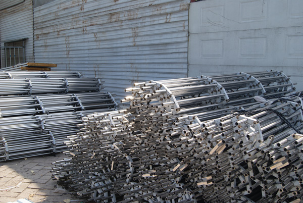 側(cè)滑車(chē)庫(kù)門(mén)特征