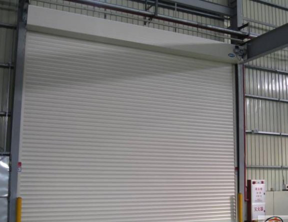 抗風(fēng)卷簾門特點(diǎn)：